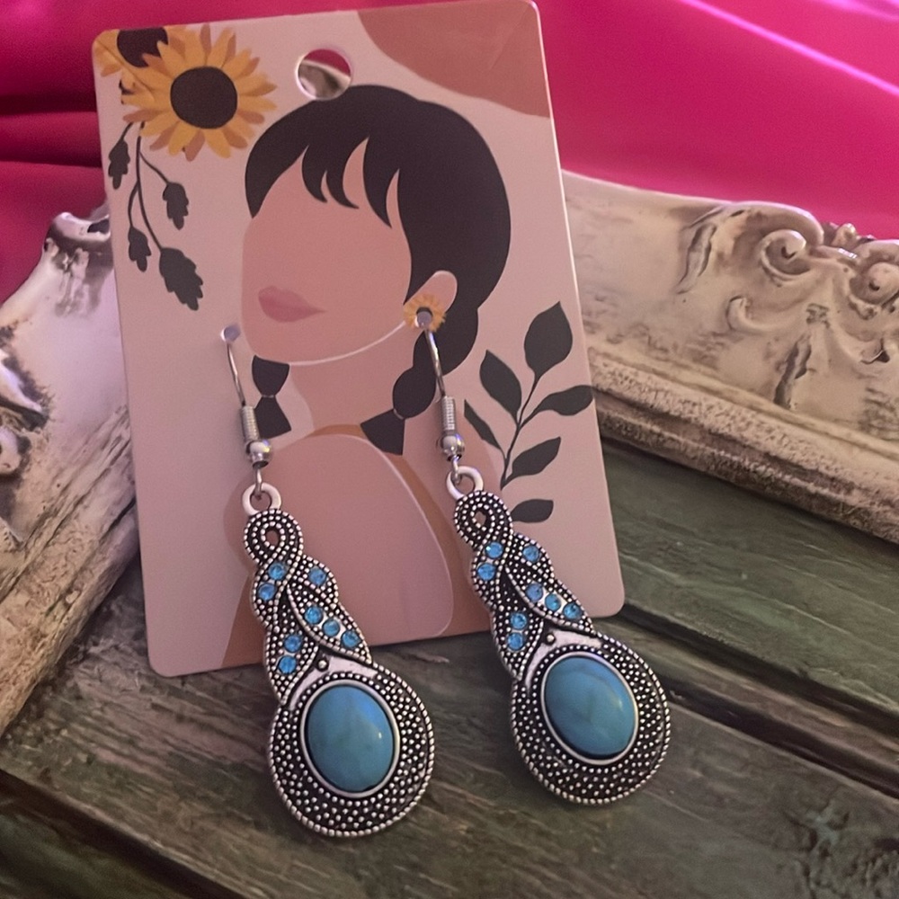 NWOT Faux turquoise and stone earrings